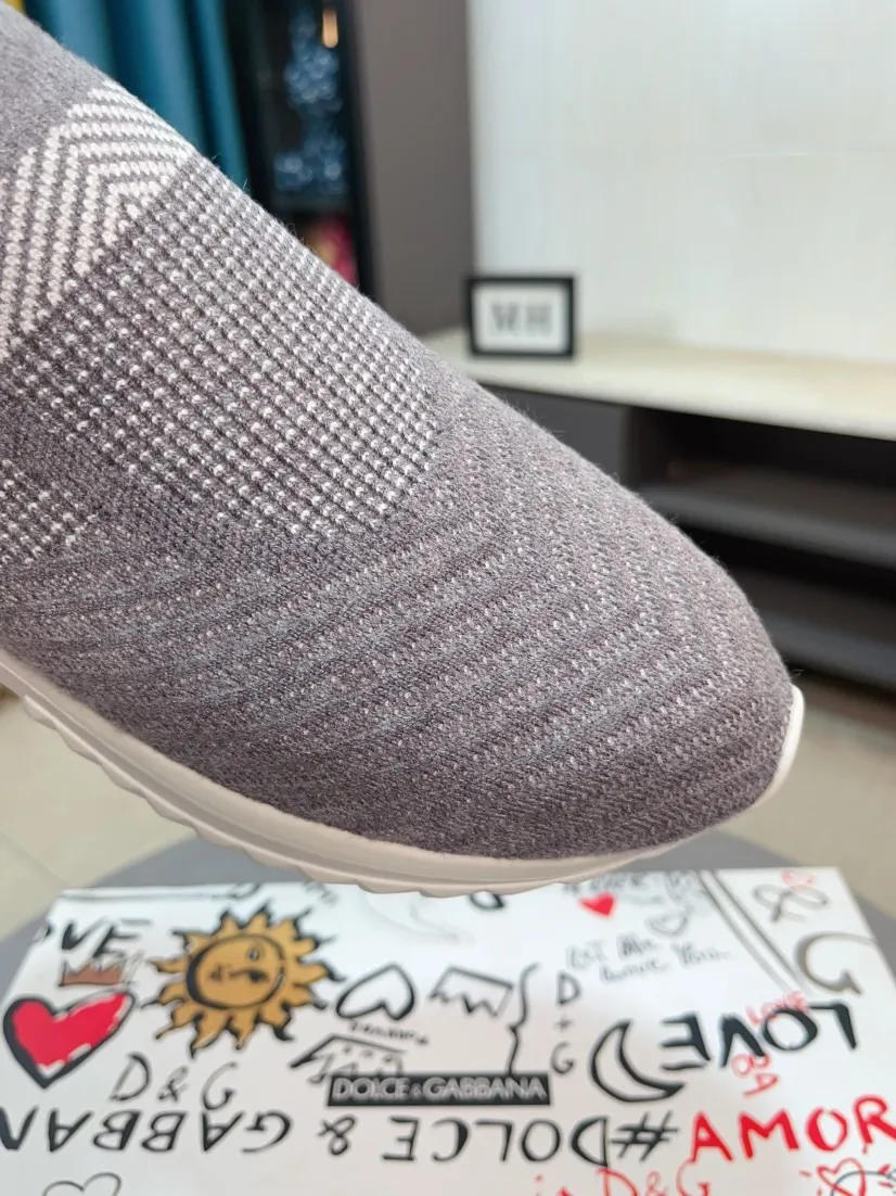 Ex-factory price 340🌹🌹"Dolce & Gabbana DG" original imported fly-knit stitching➕fly-knit lining, light on the foot, comfortable, versatile, original special outsole🔥favored by trendy men. Welcome to compare the quality🔥exquisite luxury, super A level! Compared with the genuine product at the counter, the version is no worse at all! Code number 36-46